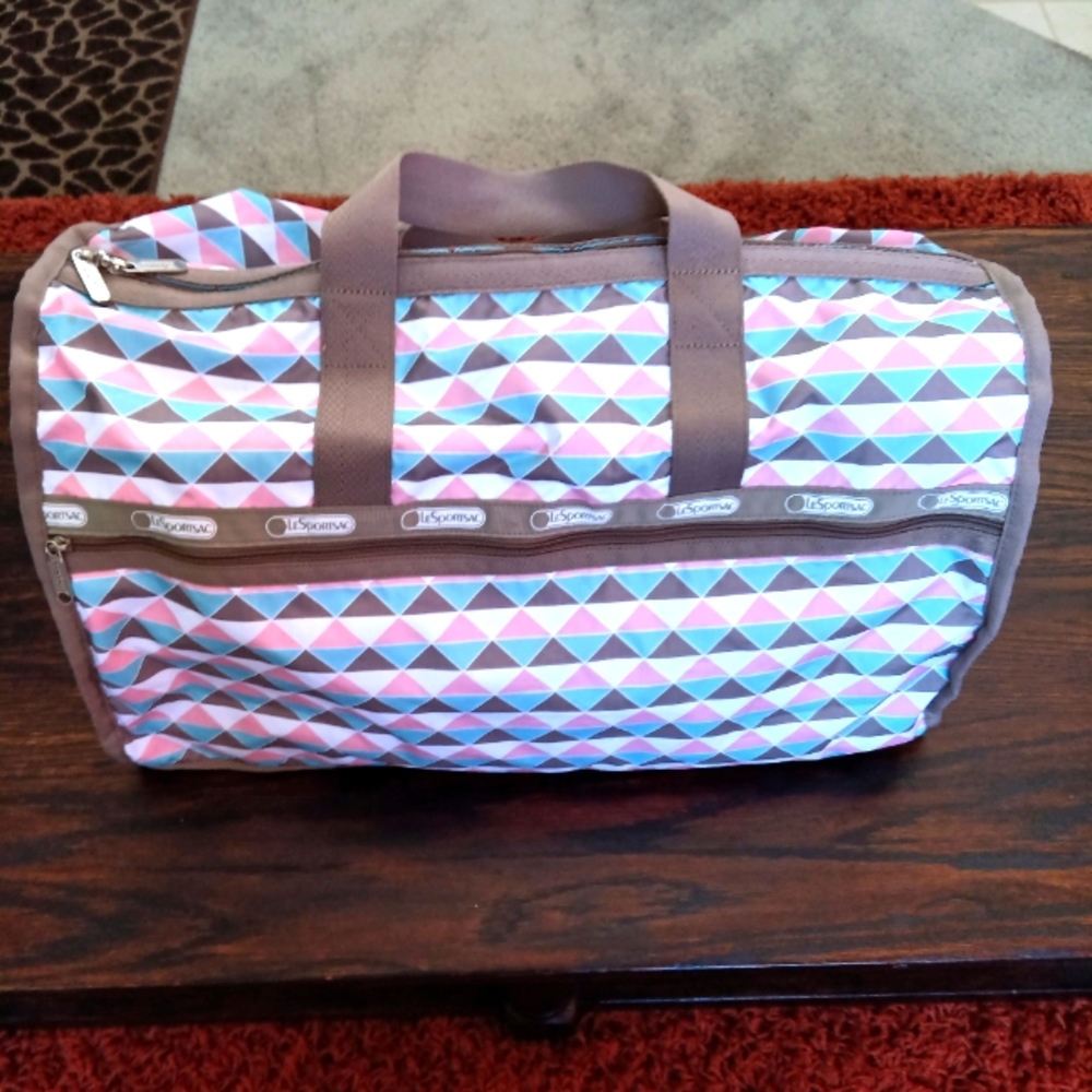 Lesportsac Travel Weekend Duffel Bag Pink Blue Tan White Triangle Print